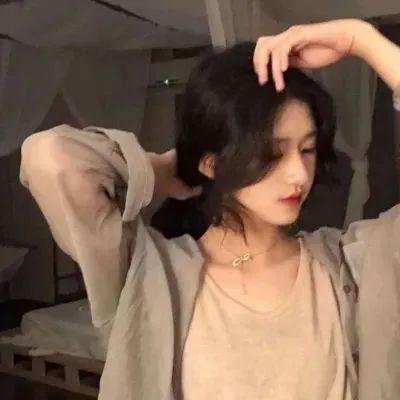 不许向上看 海报